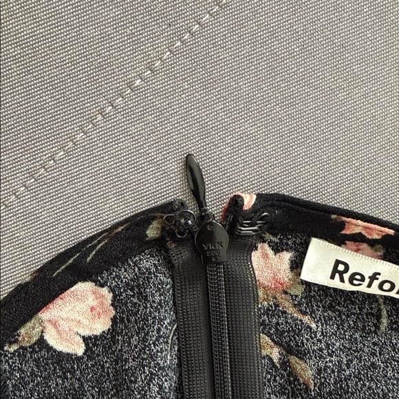 Reformation Zoe side-slit midi skirt in the Romy black and floral skirt Sz 8 - Picture 8 of 9